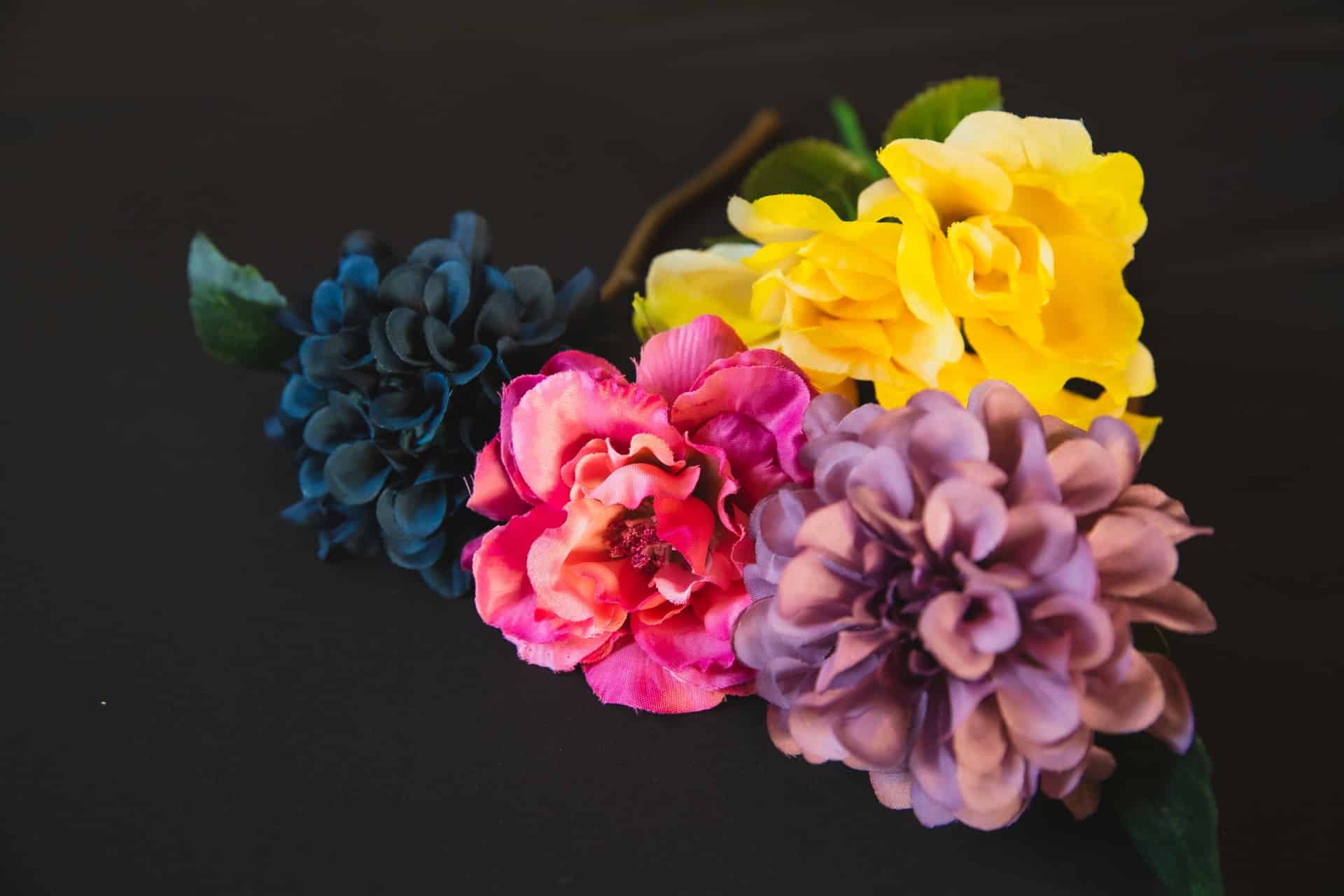 Fyld boligen med kunstige blomster hele året rundt
